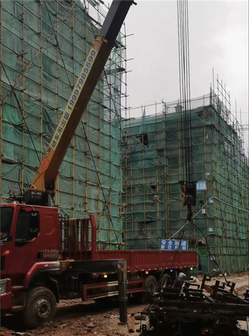 西林县“慢工细活”—— 吊车的 “微动控制” 技术